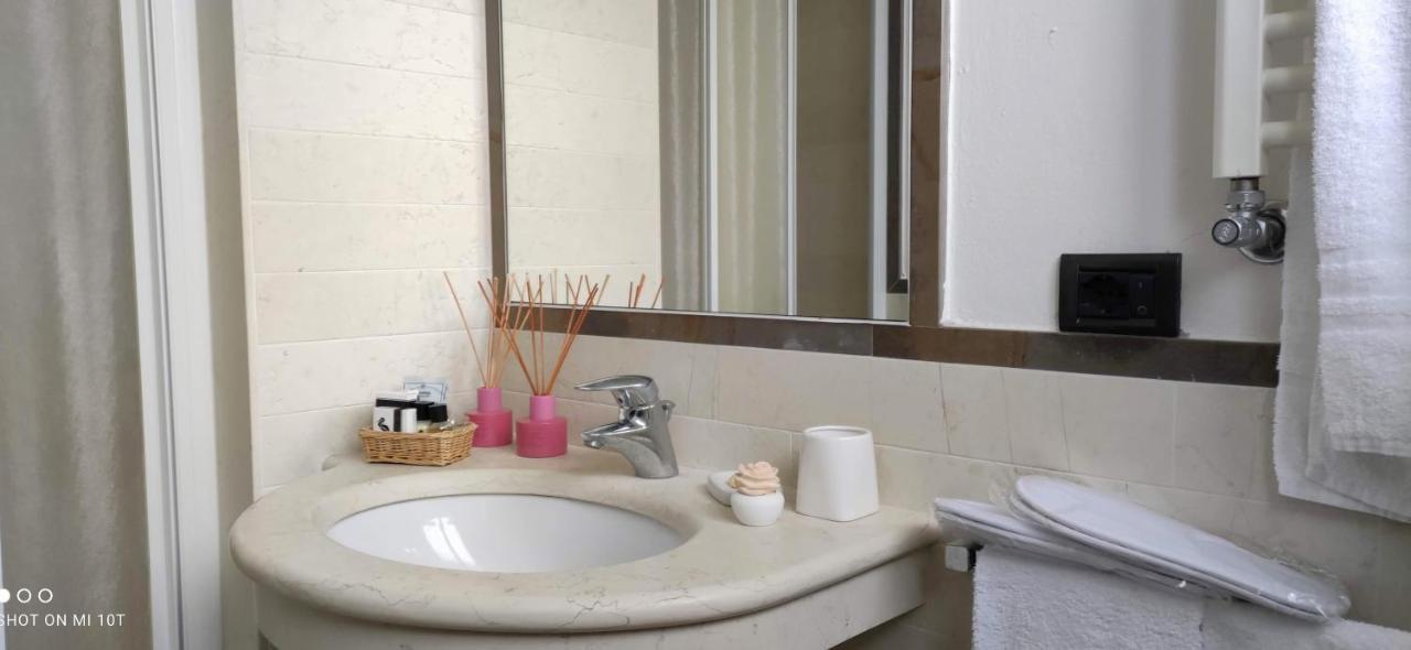 Hotel Villa Platani Riccione Luaran gambar