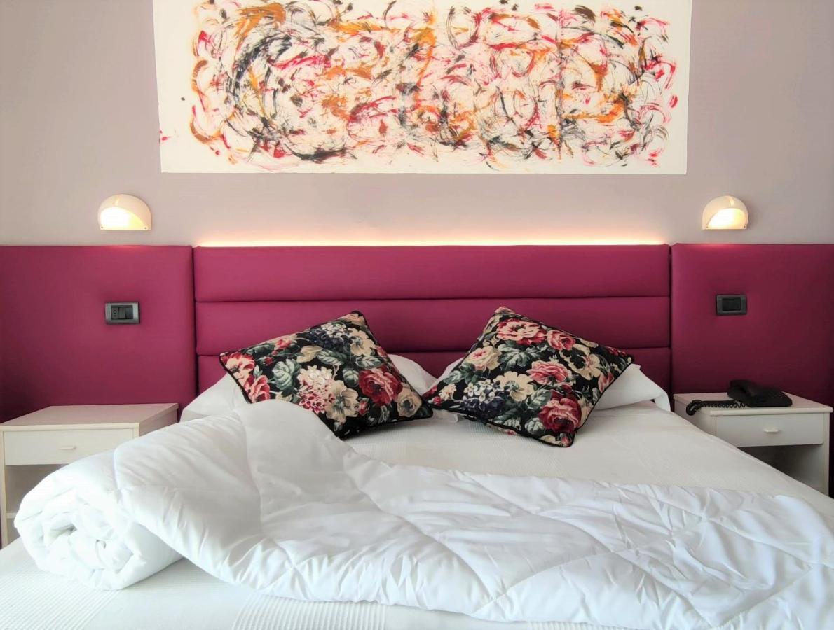 Hotel Villa Platani Riccione Luaran gambar