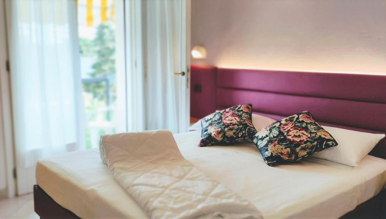 Hotel Villa Platani Riccione Luaran gambar