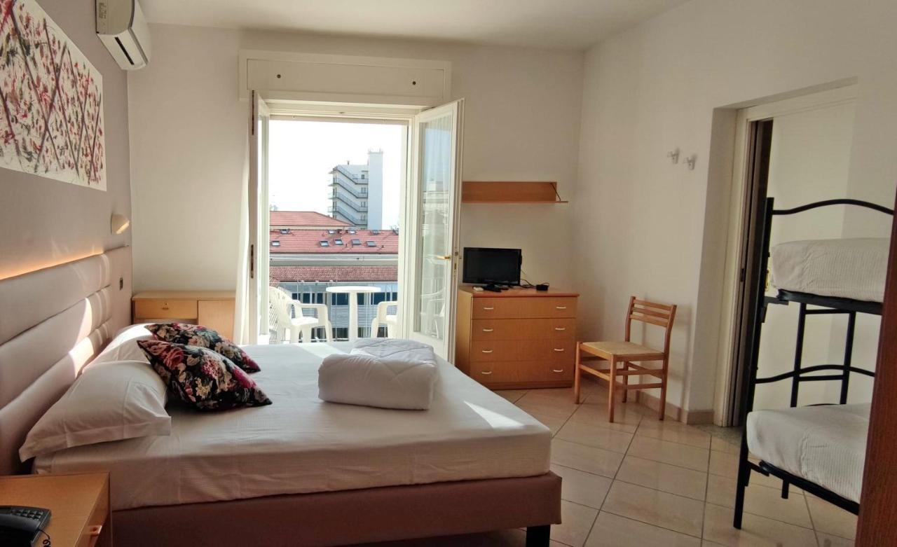 Hotel Villa Platani Riccione Luaran gambar