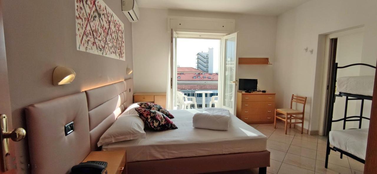 Hotel Villa Platani Riccione Luaran gambar